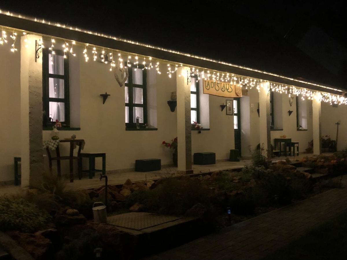 Ladislaus Schnaps-Haus Falusi Vendeghaz Csolnok Exterior photo